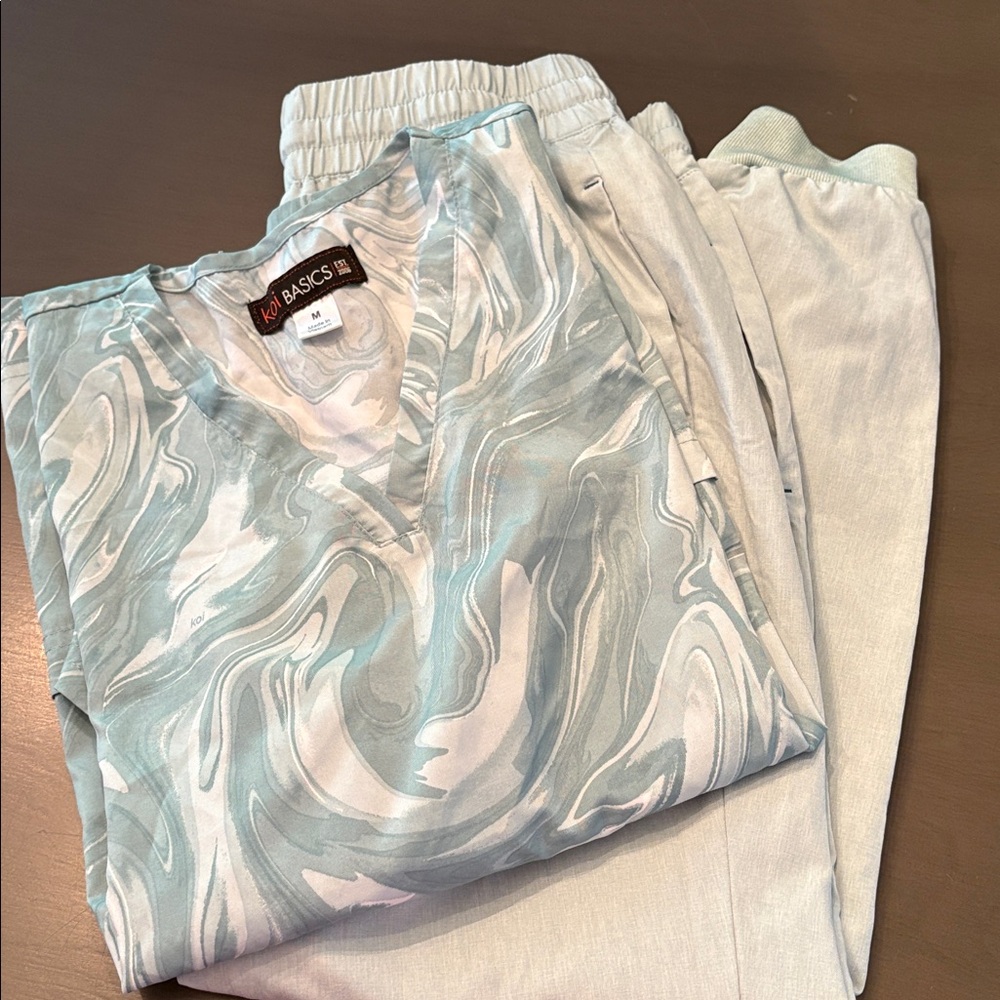 Koi Light Green Swirl Scrub Set